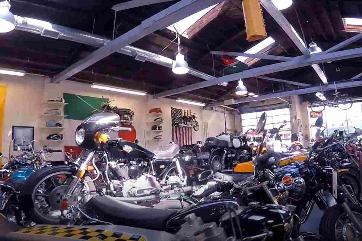 Alcune moto dell'officina di Billy Joel